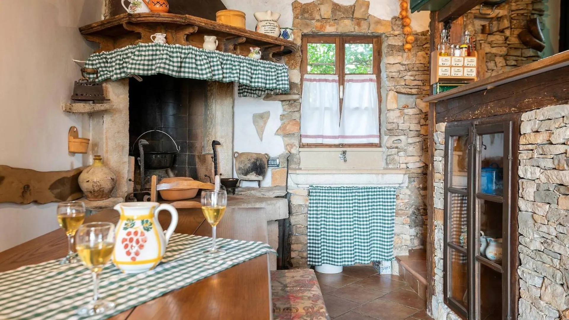 Rustic Villa Margerita With Pool In Porec Kastelir 0*,  Croatia
