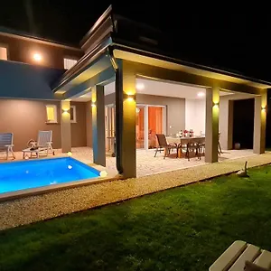  Villa Robert