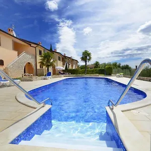  Ferienhaus Holiday Marina
